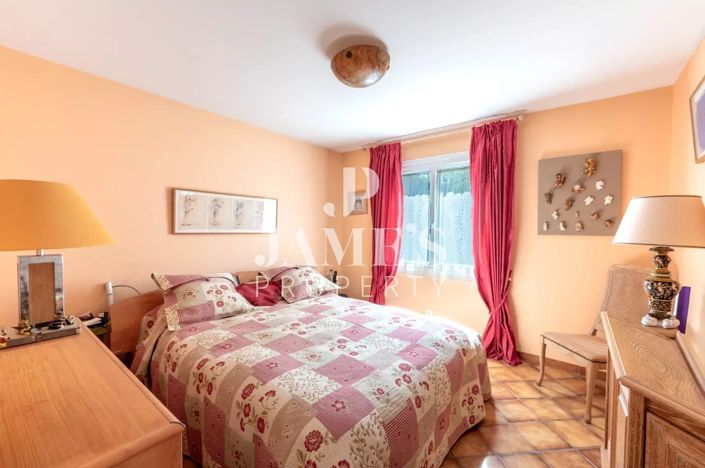 Image No.6-3 Bed House for sale