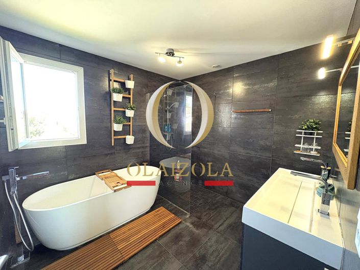 Image No.8-3 Bed House for sale