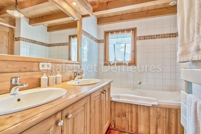 Image No.10-5 Bed House for sale