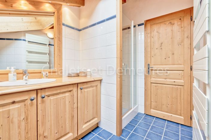 Image No.18-5 Bed House for sale