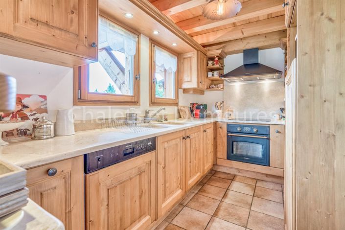 Image No.6-5 Bed House for sale