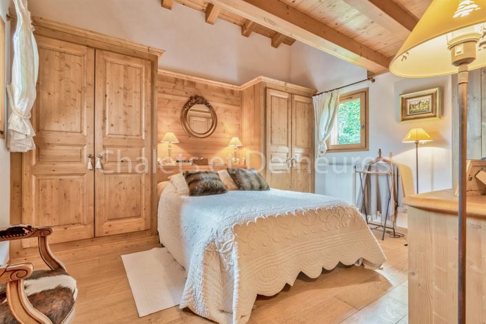 Image No.9-5 Bed House for sale