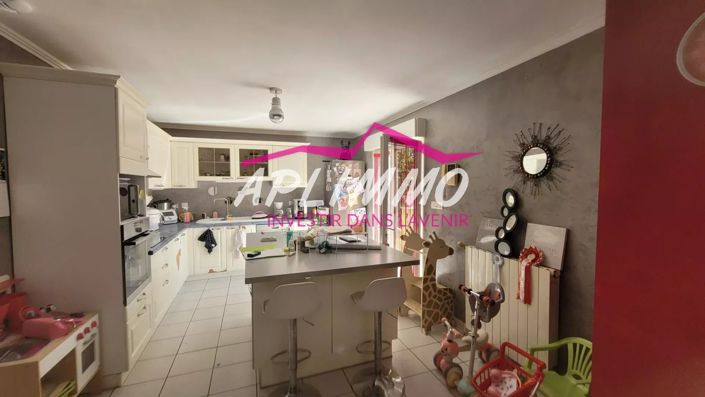 Image No.3-4 Bed House for sale