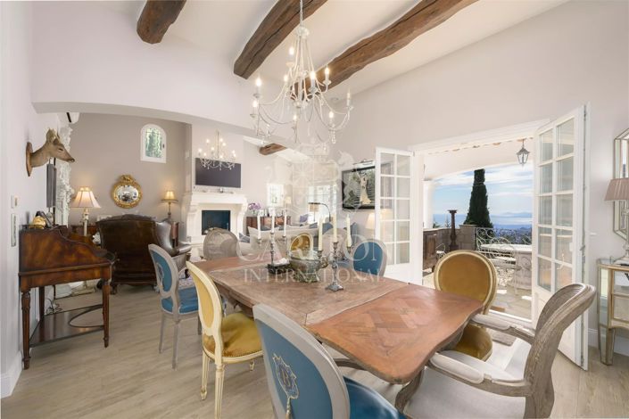 Image No.8-5 Bed House for sale