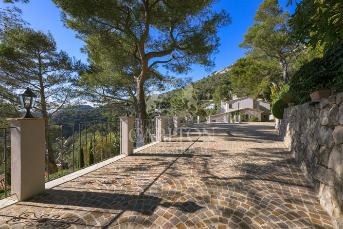 Image No.9-5 Bed House for sale