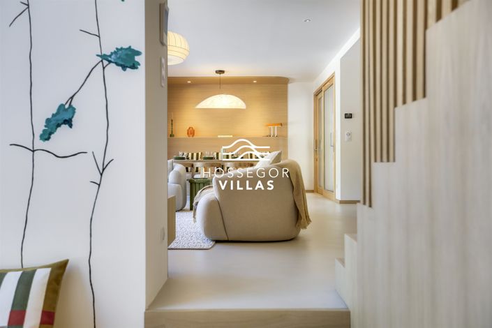 Image No.3-5 Bed House for sale