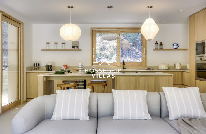 Image No.4-5 Bed House for sale