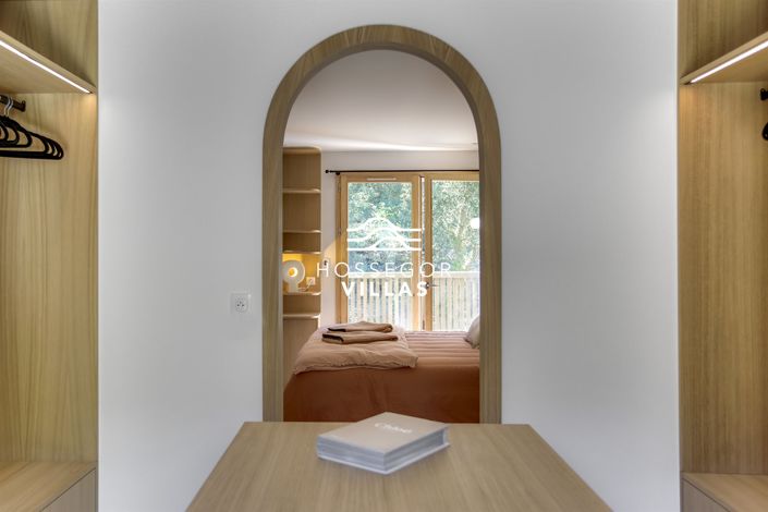 Image No.9-5 Bed House for sale