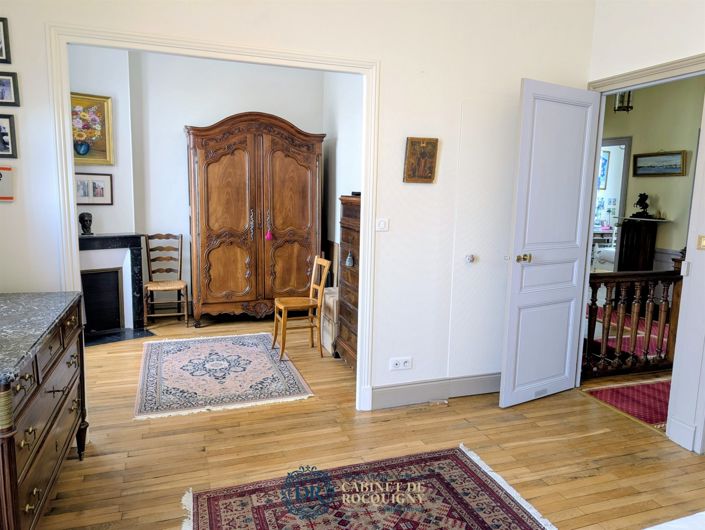 Image No.17-6 Bed House for sale