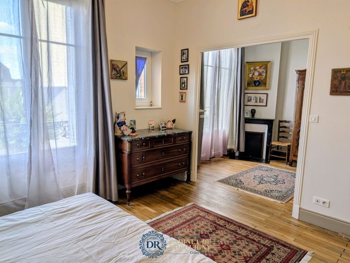 Image No.19-6 Bed House for sale