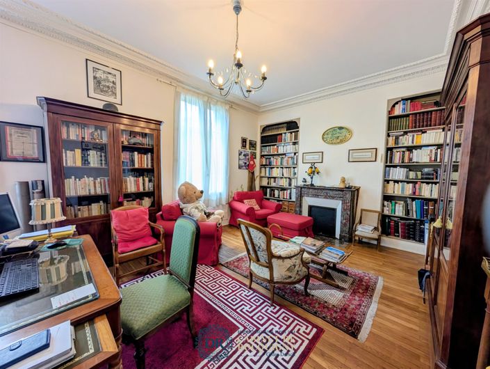 Image No.21-6 Bed House for sale