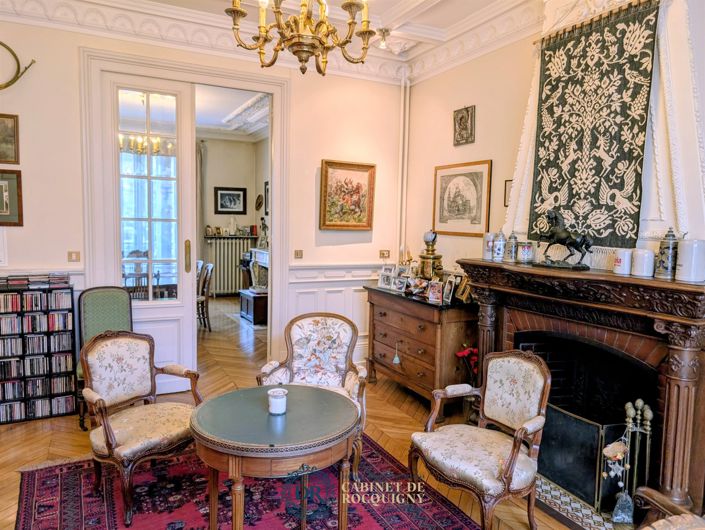 Image No.9-6 Bed House for sale