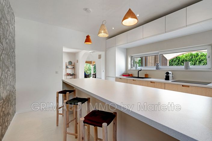 Image No.8-4 Bed House for sale