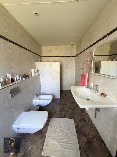 Image No.15-4 Bed House for sale