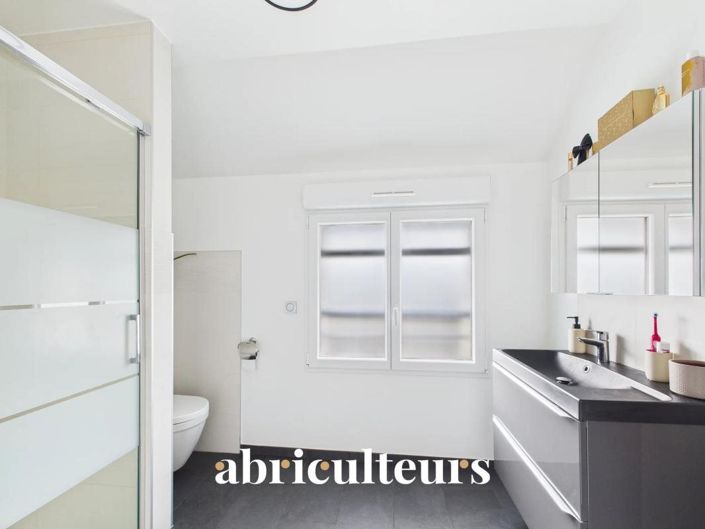 Image No.20-4 Bed House for sale