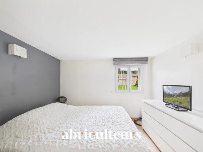 Image No.22-4 Bed House for sale