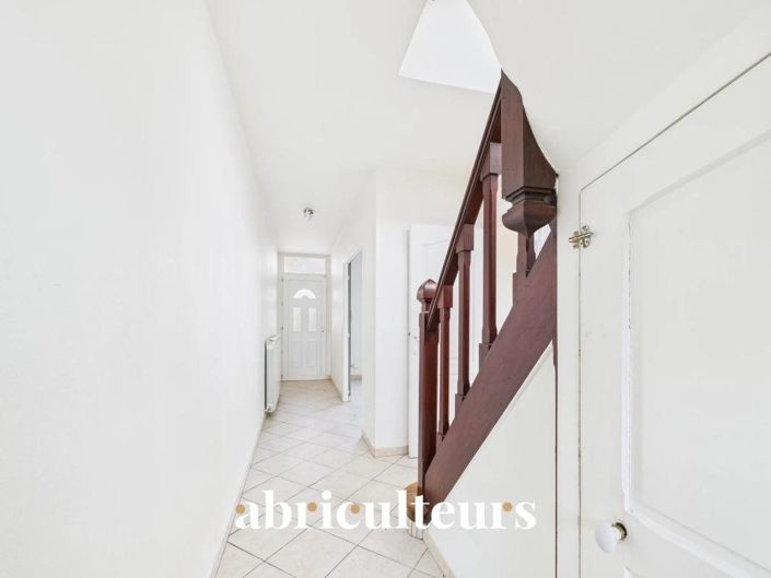 Image No.10-2 Bed House for sale