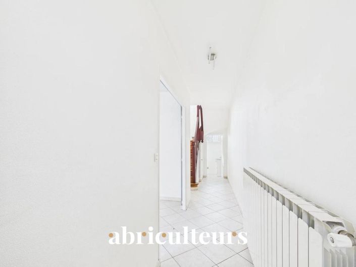 Image No.11-2 Bed House for sale