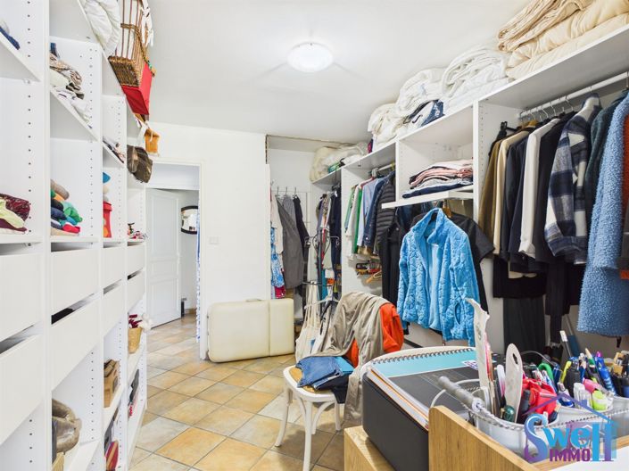 Image No.18-5 Bed House for sale