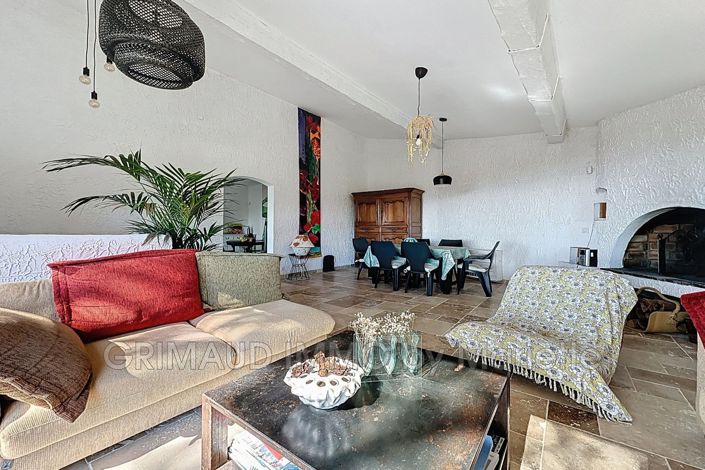 Image No.8-4 Bed House for sale