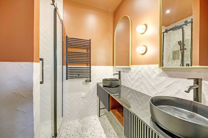 Image No.10-6 Bed Property for sale