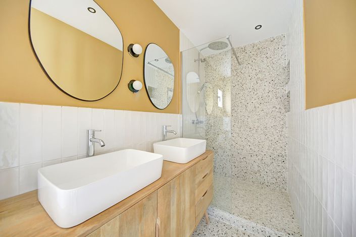 Image No.12-6 Bed Property for sale