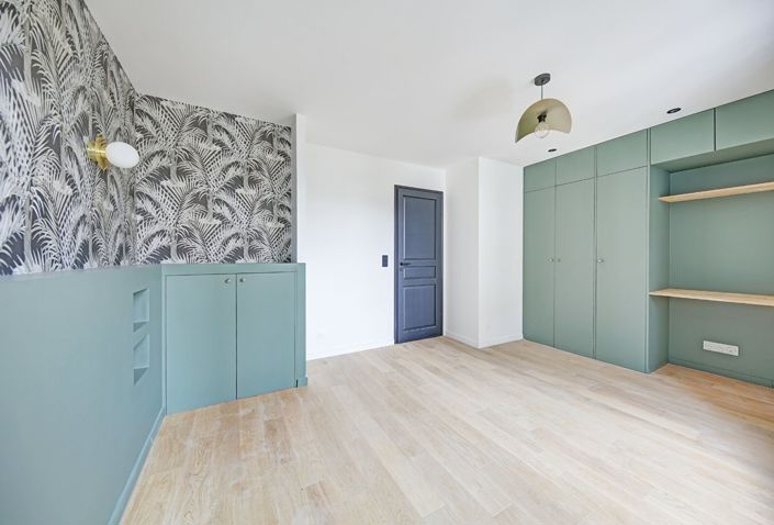 Image No.15-6 Bed Property for sale