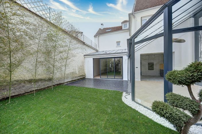 Image No.2-6 Bed Property for sale