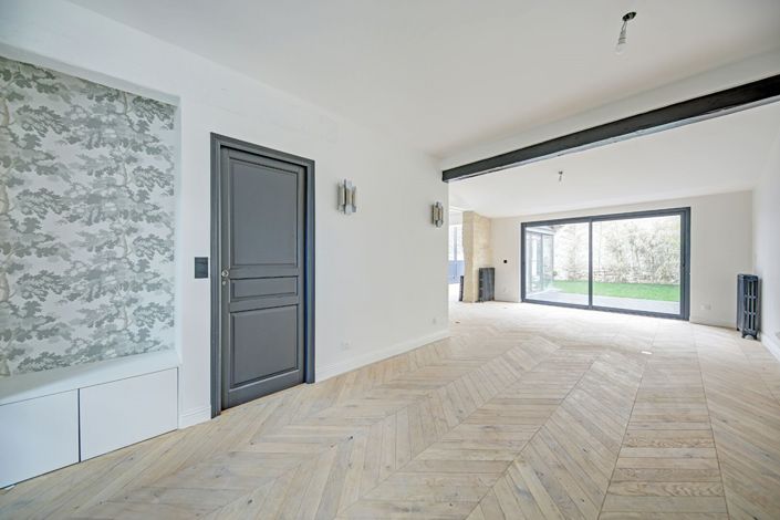 Image No.4-6 Bed Property for sale