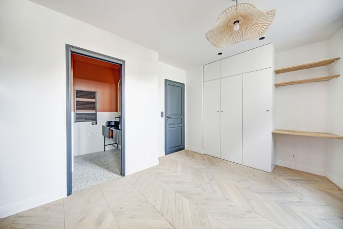 Image No.9-6 Bed Property for sale