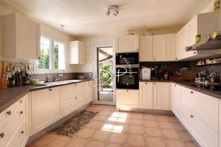 Image No.8-2 Bed House for sale