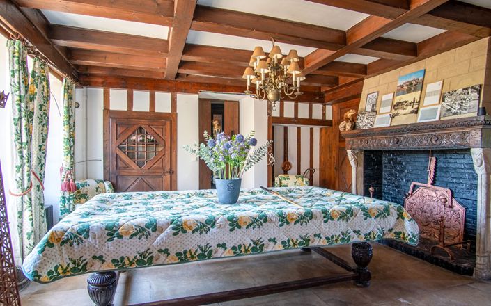 Image No.17-20 Bed Property for sale