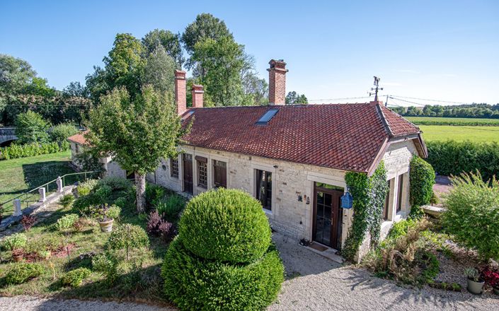 Image No.5-20 Bed House for sale