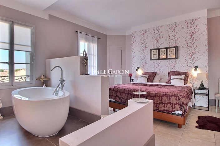 Image No.8-6 Bed House for sale