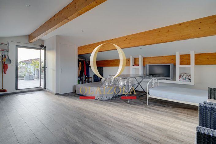 Image No.10-5 Bed House for sale