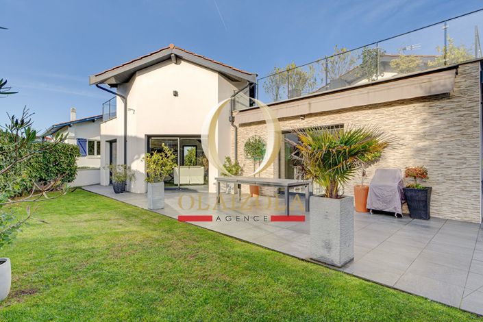 Image No.2-5 Bed House for sale