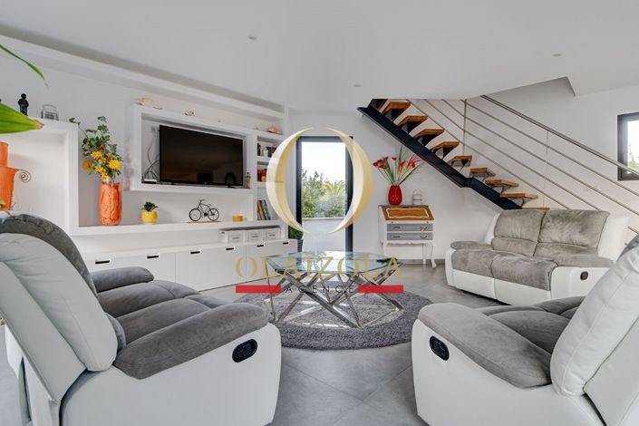 Image No.4-5 Bed House for sale