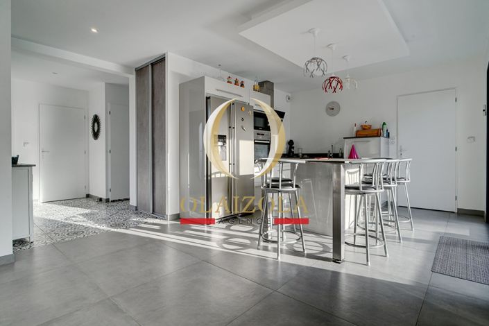 Image No.5-5 Bed House for sale