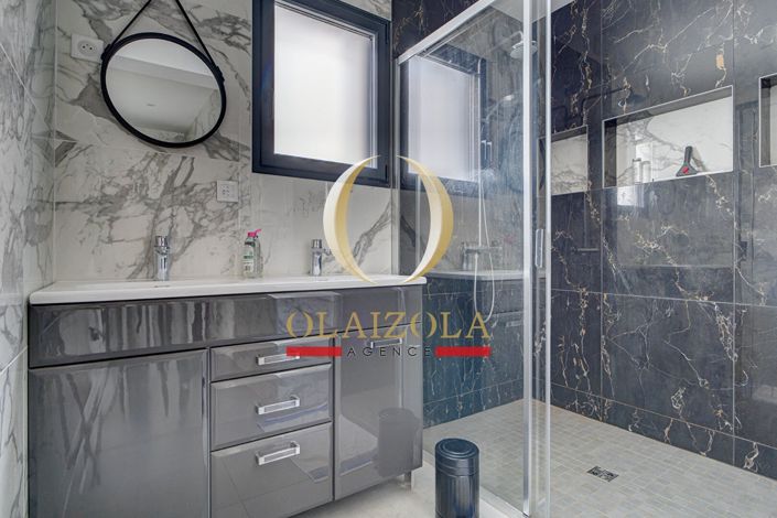 Image No.7-5 Bed House for sale