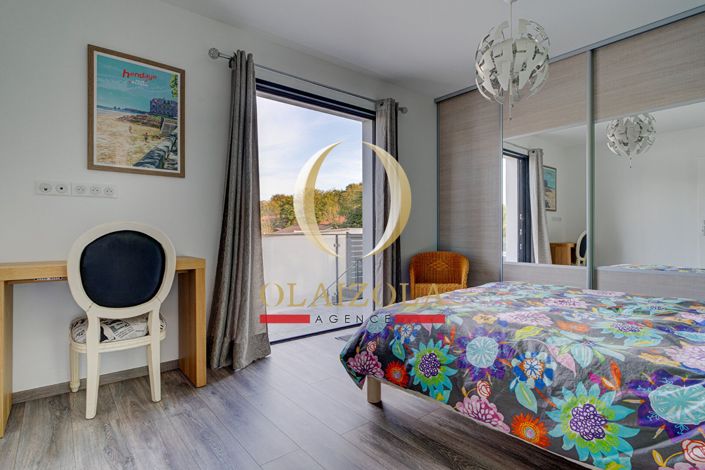 Image No.9-5 Bed House for sale