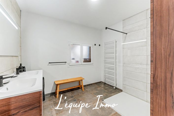 Image No.12-6 Bed House for sale