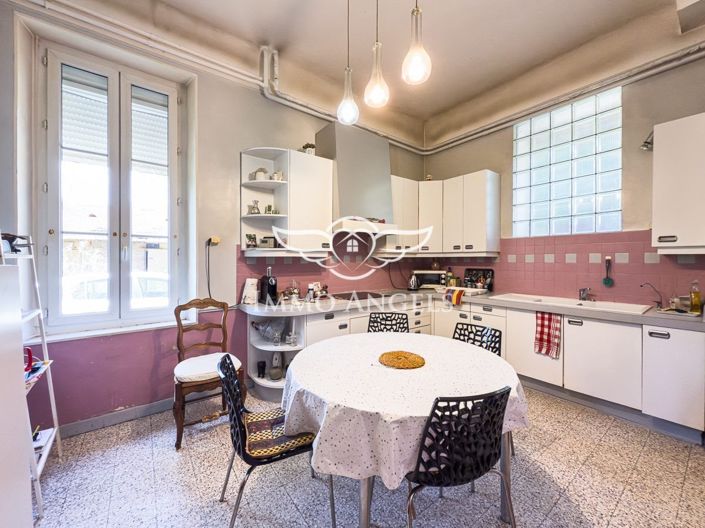 Image No.8-6 Bed House for sale