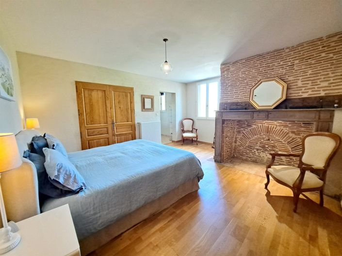 Image No.18-4 Bed House for sale