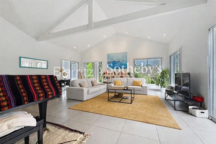 Image No.3-4 Bed House for sale