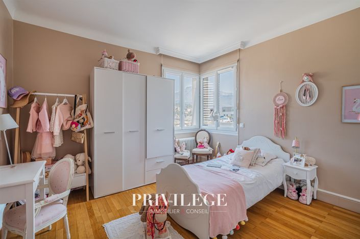 Image No.20-3 Bed Apartment for sale