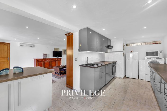 Image No.19-4 Bed House for sale