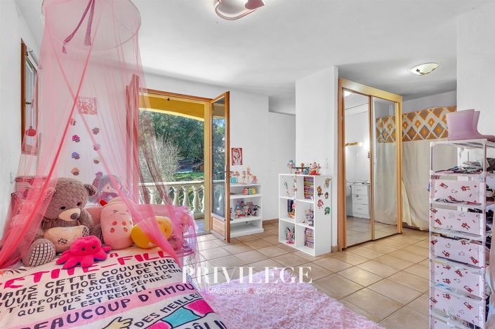 Image No.22-4 Bed House for sale