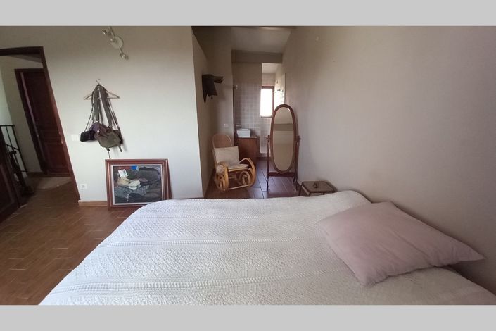 Image No.12-4 Bed House for sale