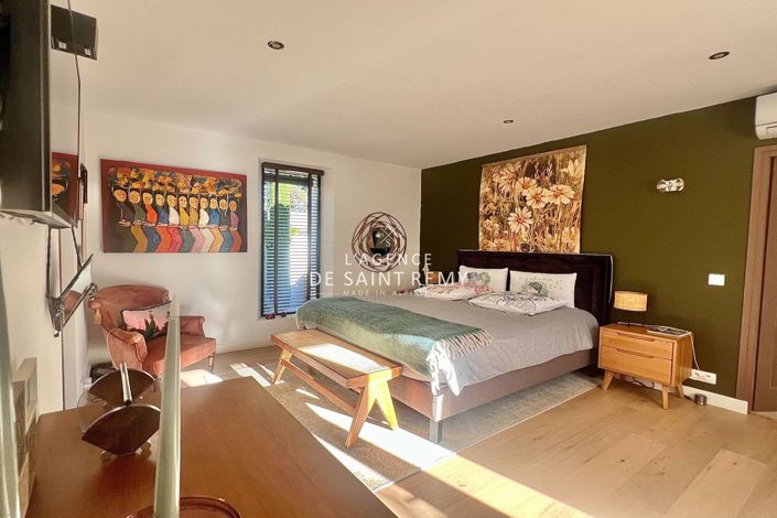 Image No.8-4 Bed House for sale