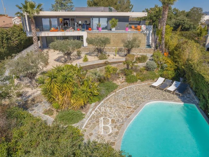 Image No.10-5 Bed House for sale